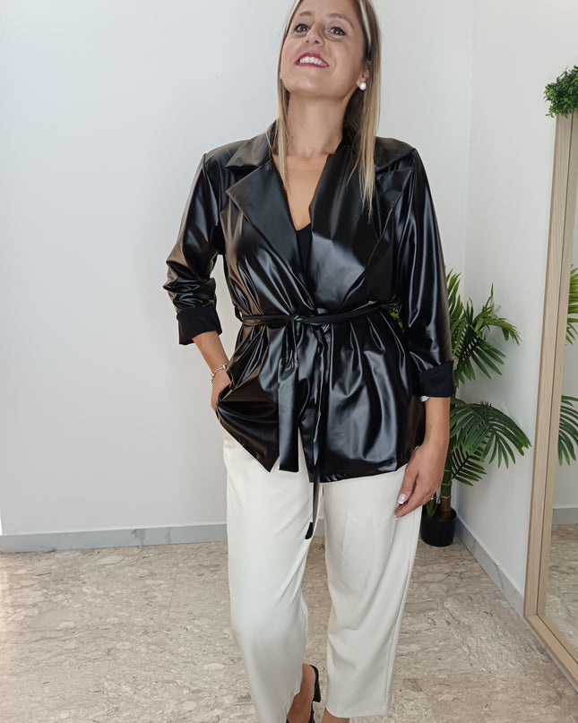 GIACCA SIMILPELLE NERA CON FUSCIACCA
