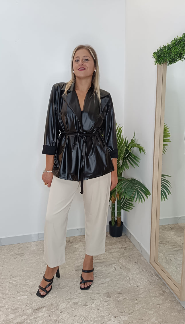GIACCA SIMILPELLE NERA CON FUSCIACCA