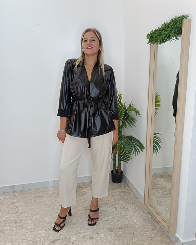 GIACCA SIMILPELLE NERA CON FUSCIACCA